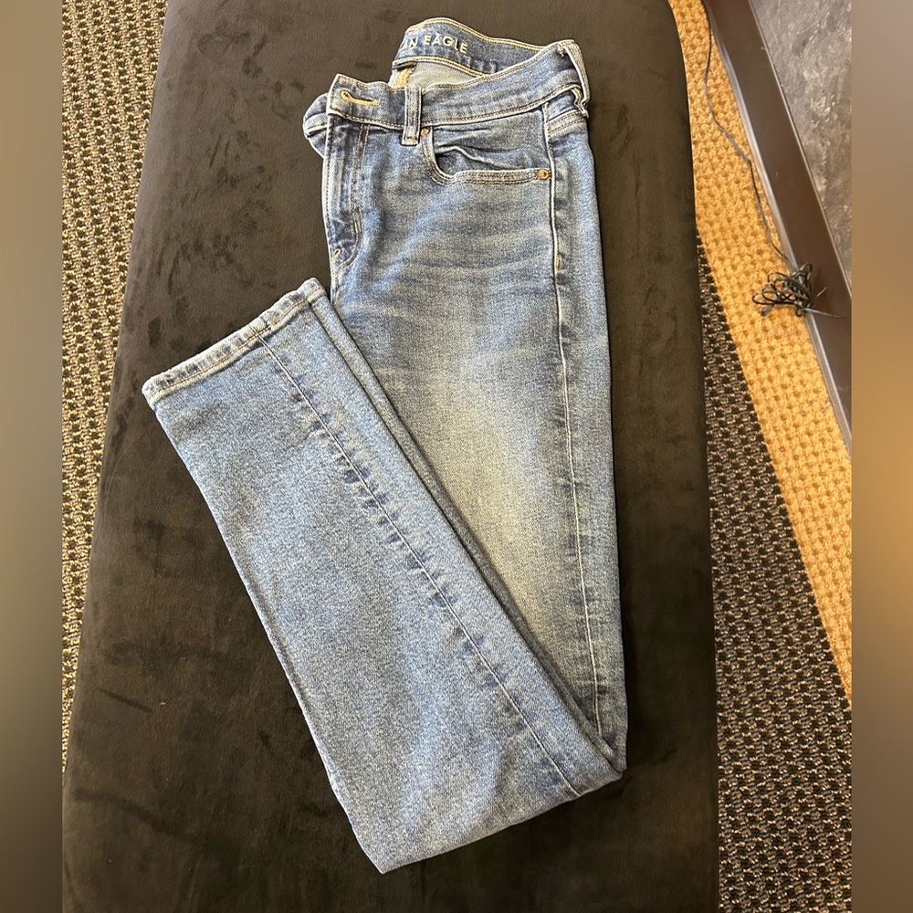 AE 90’s skinny jean size 2 high rise